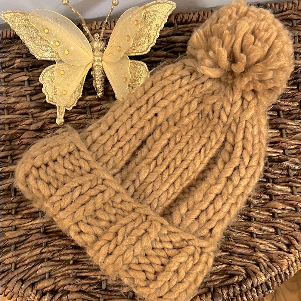 Abercrombie & Fitch Tan Knit Women’s Beanie with Pom-Pom